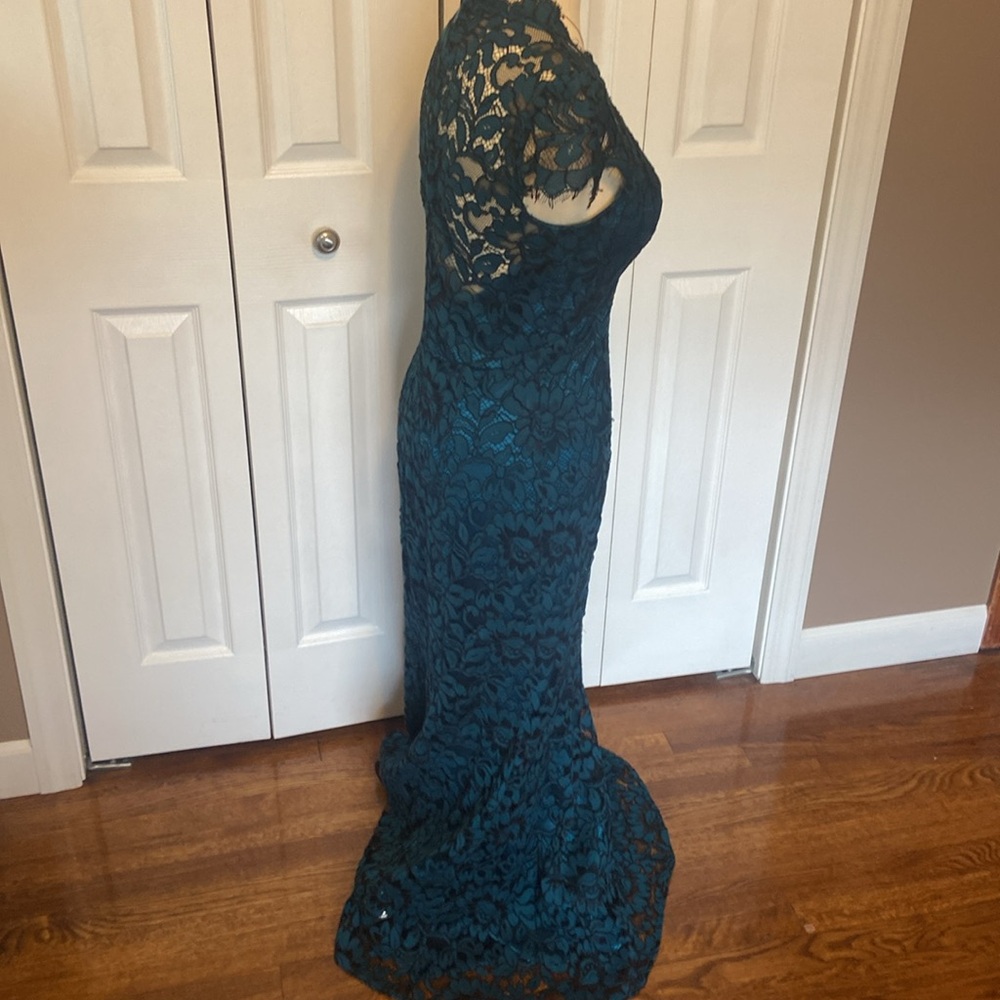 Beautiful Eliza J formal gown - Picture 4 of 10